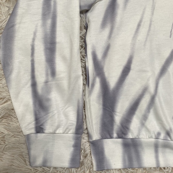 Boutique Tie Dye Lightweight Sweatshirt ๐ White & Gray - Picture 7 of 11